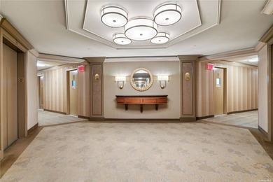 The most luxurious bldg in the area with Concierge, 24 hr - photo 13