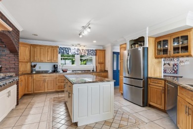 Welcome to 6 Lufkin Lane - Your stunning year-round residence - photo 15