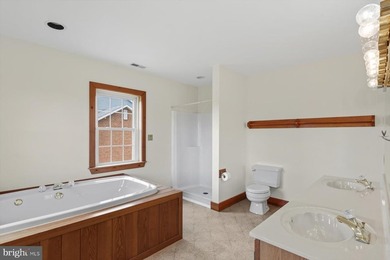 Exceptional bayfront home with 95 feet of direct water frontage - photo 37