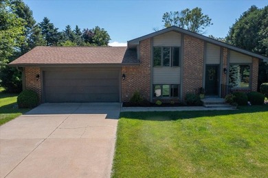 Lake Butte des Morts Home For Sale in Oshkosh Wisconsin