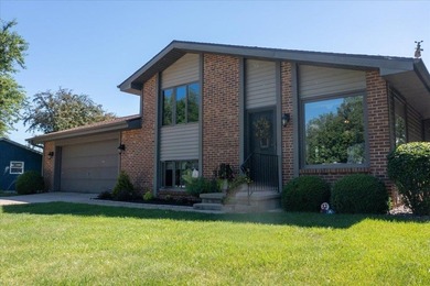 Well-maintained 3-bedroom, 2-bath quad-level home set on a - photo 2