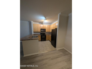 Spacious 1 bedroom bath condo with upgraded cabinets, high - photo 3