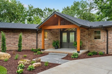 Extraordinary luxury lakefront retreat on one of Table Rock - photo 3