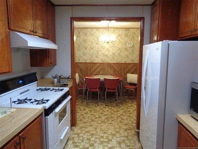 Enjoy The Convenience of a Lakeside Neighborhood! This 3-bedroom - photo 14