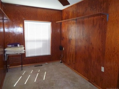 Enjoy The Convenience of a Lakeside Neighborhood! This 3-bedroom - photo 15