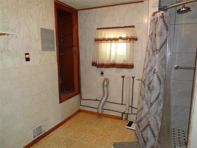 Enjoy The Convenience of a Lakeside Neighborhood! This 3-bedroom - photo 21