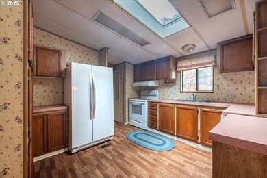 Lovingly updated Three Bed/Two Bath in Shorepines Village. Sip - photo 22