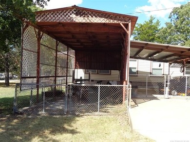 Enjoy The Convenience of a Lakeside Neighborhood! This 3-bedroom - photo 24