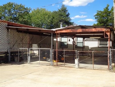 Enjoy The Convenience of a Lakeside Neighborhood! This 3-bedroom - photo 25