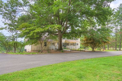 Claytor Lake home on 6 acre lot! Lake frontage for a future dock - photo 4