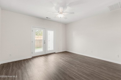 Rare opportunity to acquire a fully leased well-located - photo 18