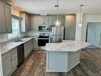 This new Skyline/Champion home has many upgrades including a - photo 6