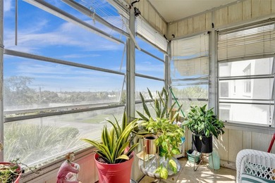 Come see this beautifully charming 1 bed, 1.5 bath condo in the - photo 1