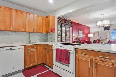 Come see this beautifully charming 1 bed, 1.5 bath condo in the - photo 3