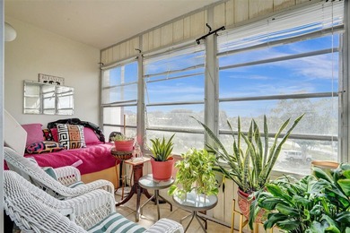 Come see this beautifully charming 1 bed, 1.5 bath condo in the - photo 7