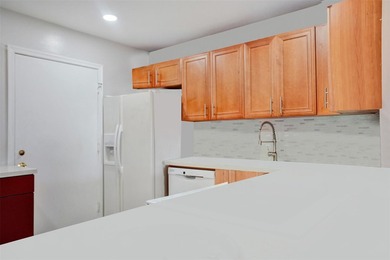 Come see this beautifully charming 1 bed, 1.5 bath condo in the - photo 9