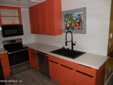 4 bedroom 4 bath POOL home with 3 separate attached Living areas - photo 44