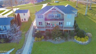 Stunning 2018 lakefront retreat with private dock, luxury