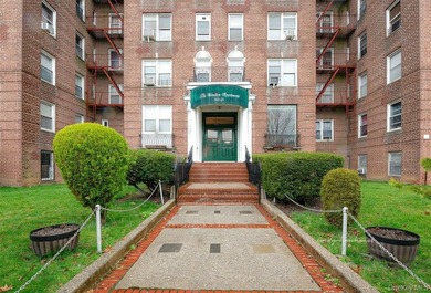 LOVELY SPACIOUS STUDIO, ELEVATOR, LAUNDRY ROOM, LIVE IN SUPER - photo 1