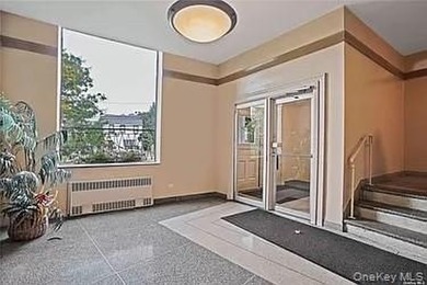 LOVELY SPACIOUS STUDIO, ELEVATOR, LAUNDRY ROOM, LIVE IN SUPER - photo 3