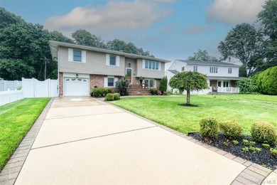Welcome to your dream home! Nestled on a quiet court with no - photo 2