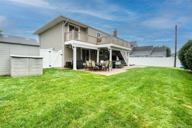 Welcome to your dream home! Nestled on a quiet court with no - photo 4