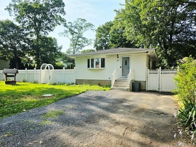 Great condition Ranch Home ready to move in! Perfect for first - photo 1