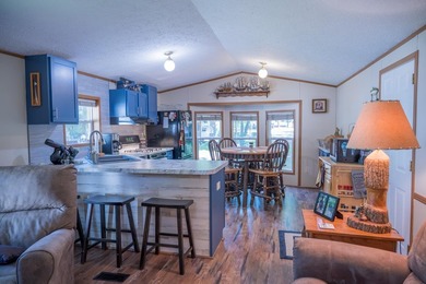 Lake living for an affordable price! This 14x80 Holly Park Home - photo 7