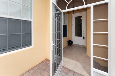 Welcome to luxury living in the prestigious Magnolia Bay - photo 2