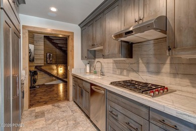 Perched atop Park Meadows in the prestigious enclave of - photo 39