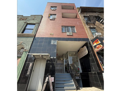 Exceptional mixed-use investment opportunity! Built in 2016 - photo 2