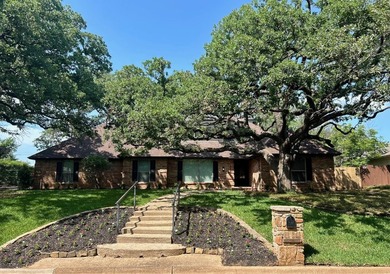 TOO GOOD TO BE TRUE!! Stunning home located in highly sought - photo 2