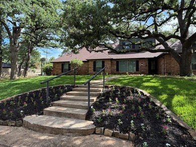 TOO GOOD TO BE TRUE!! Stunning home located in highly sought - photo 3