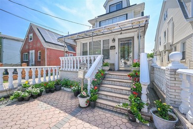 Renovated and Sunny Detached Colonial on a Great Block in the - photo 3