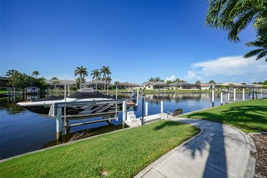 Waterfront Elegance with Desirable SOUTHERN EXPOSURE! Welcome to - photo 4