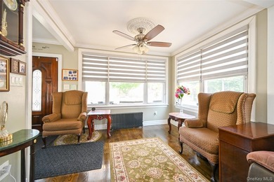 Renovated and Sunny Detached Colonial on a Great Block in the - photo 4
