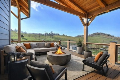Situated in a prestigious neighborhood, this bespoke - photo 12