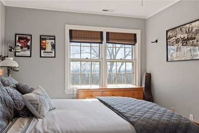 Welcome to this gracious 4 bedroom, 4.5 bath, Center Hall brick - photo 33
