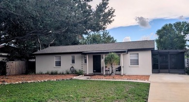 Charming 3-bedroom, 2-bath South Tampa home! Roof, HVAC, and - photo 1