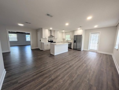 Charming 3-bedroom, 2-bath South Tampa home! Roof, HVAC, and - photo 3