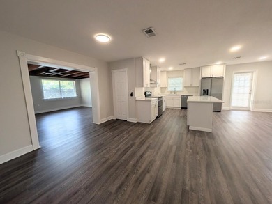 Charming 3-bedroom, 2-bath South Tampa home! Roof, HVAC, and - photo 8