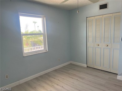 Nicely Updated 2 bedroom, 2 Bathroom Condo. Newer Kitchen - photo 9