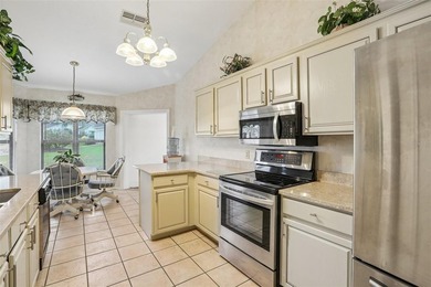 Move right into this well maintained 3 bedroom, 2 bathroom home - photo 4