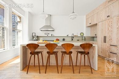 Want drama, light, and space? Do not miss this renovated - photo 11