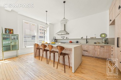 Want drama, light, and space? Do not miss this renovated - photo 12