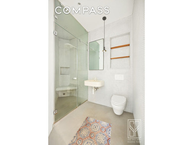 Want drama, light, and space? Do not miss this renovated - photo 20