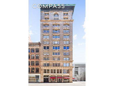 Want drama, light, and space? Do not miss this renovated - photo 23