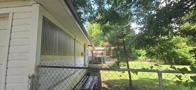 Nice home on a corner lot just two blocks from Reynolds - photo 7