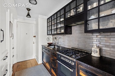 A Rare One-Bedroom Overlooking Gramercy Park with Private Park - photo 3