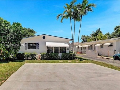 TRIPLEX WITH 2025 ROOF - FULLY RENOVATED - MOTIVATED SELLER Rare - photo 2